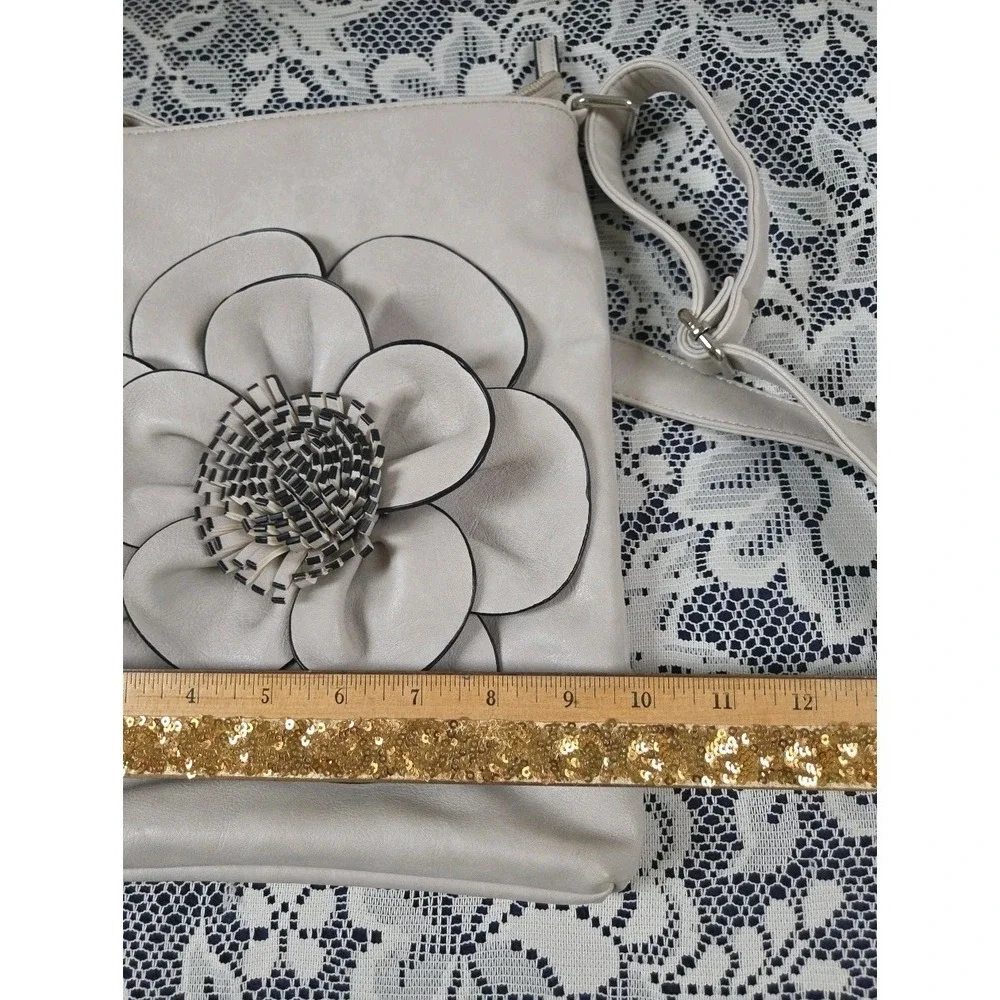 Boutique To U Crossbody Bag Lt Gray Flower Accent Adjustable Strap Fabric Inside